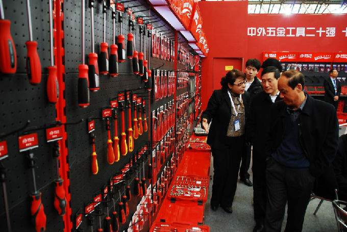 中国商业联合会副会长安惠民莅临第二十一届中国国际五金博览会会场