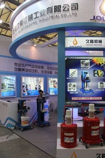 第二十五届中国国际五金博览会气动工具展台巡礼----久隆机械展台