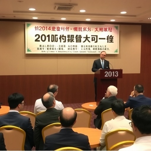 朱仁和理事长出席“2013中国五金机电市场发展趋势高峰论坛”